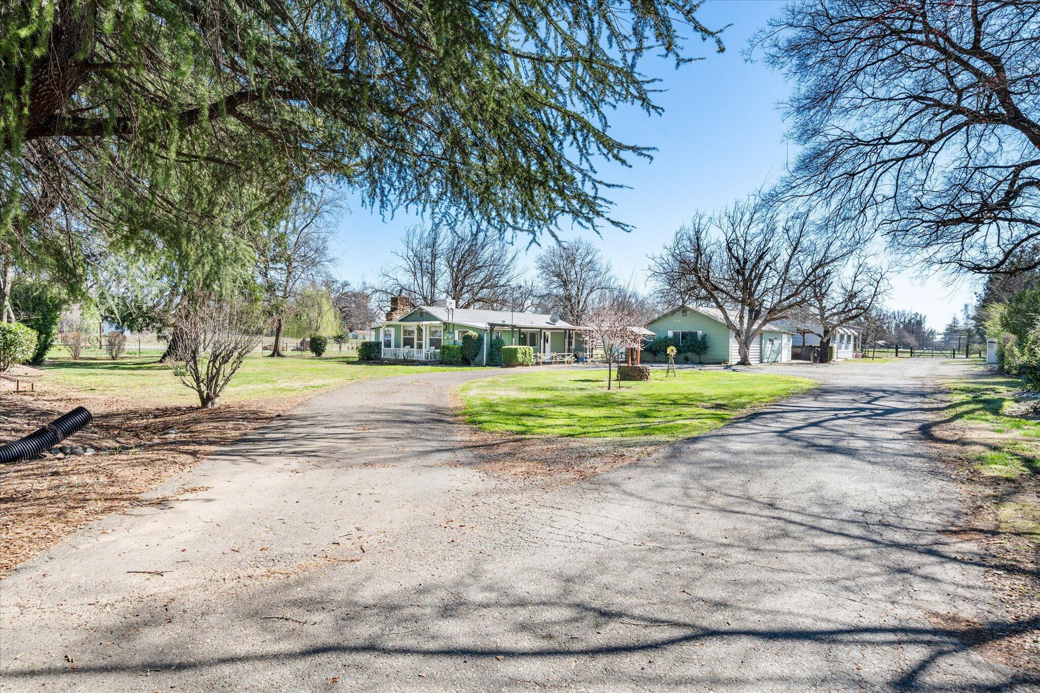 19301 Smith Road Redding, CA 96002 - Photo 14 of 62 18-BiggerFlow Real Estate Media-17