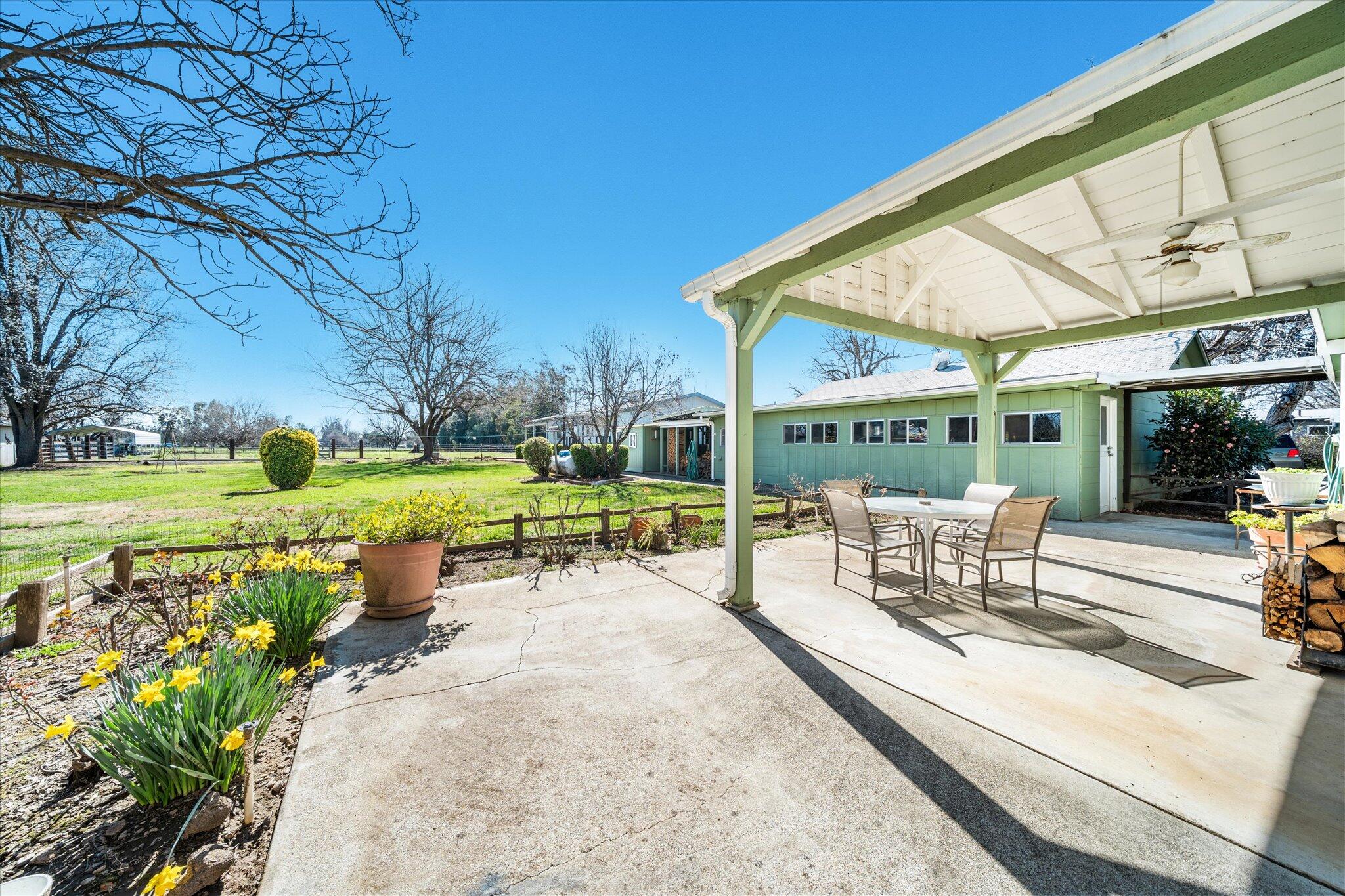 19301 Smith Road Redding, CA 96002 - Photo 18 of 62 24-BiggerFlow Real Estate Media-23