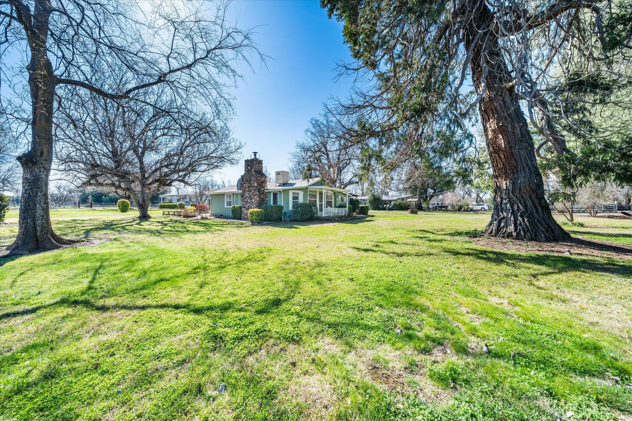 19301 Smith Road Redding, CA 96002 - Photo 20 of 62 26-BiggerFlow Real Estate Media-25