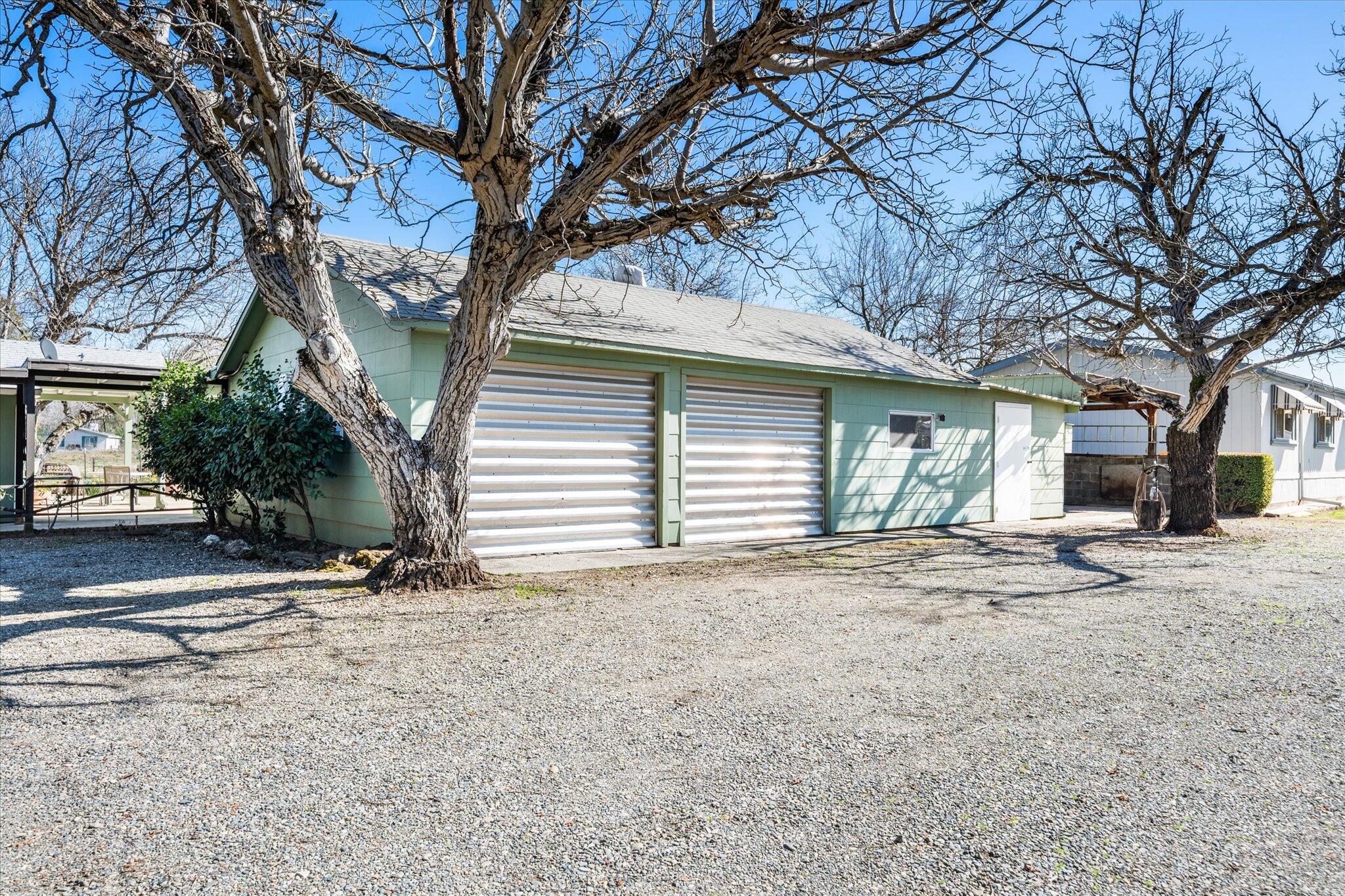 19301 Smith Road Redding, CA 96002 - Photo 21 of 62 27-BiggerFlow Real Estate Media-26