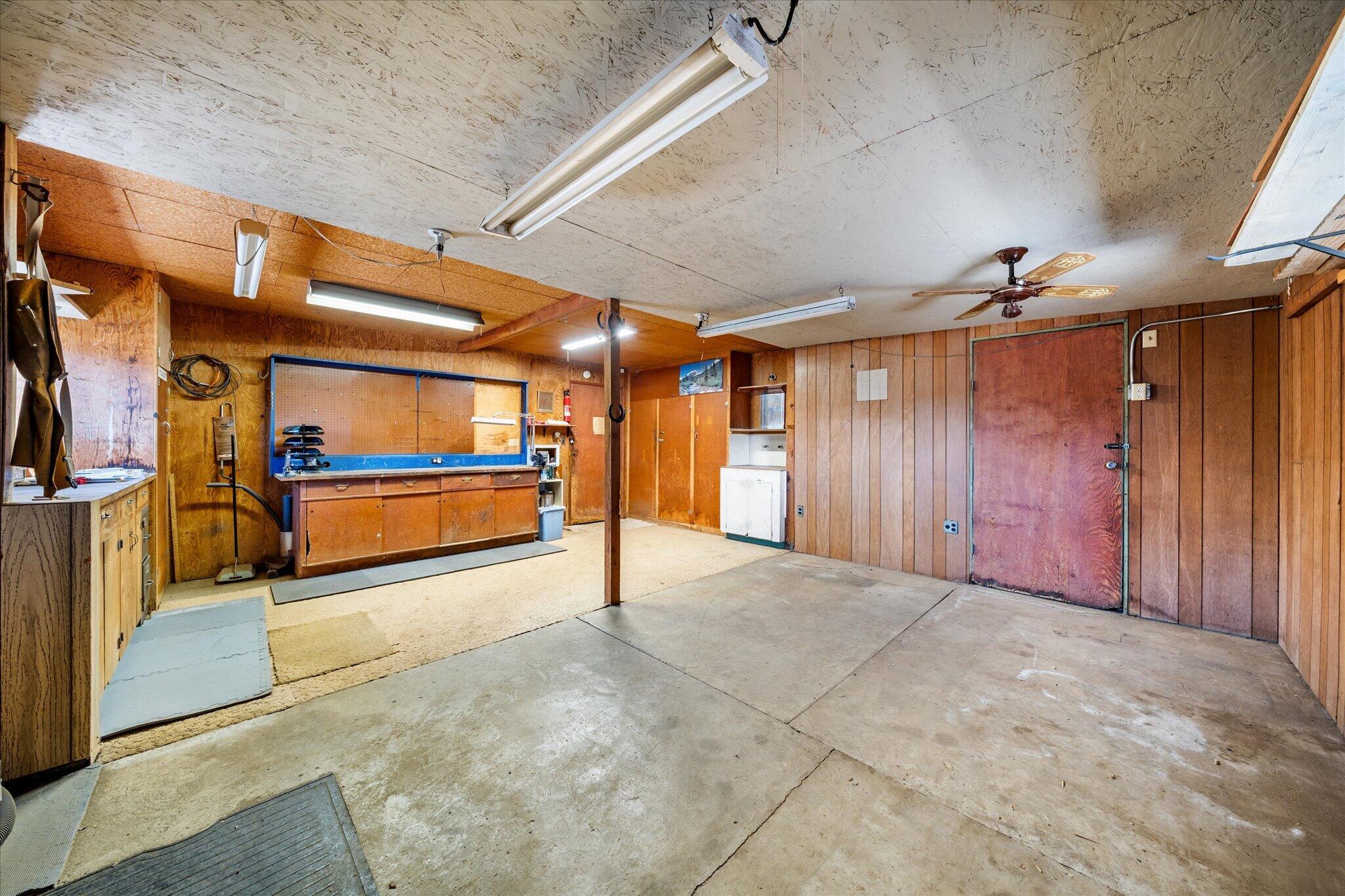19301 Smith Road Redding, CA 96002 - Photo 22 of 62 28-BiggerFlow Real Estate Media-27