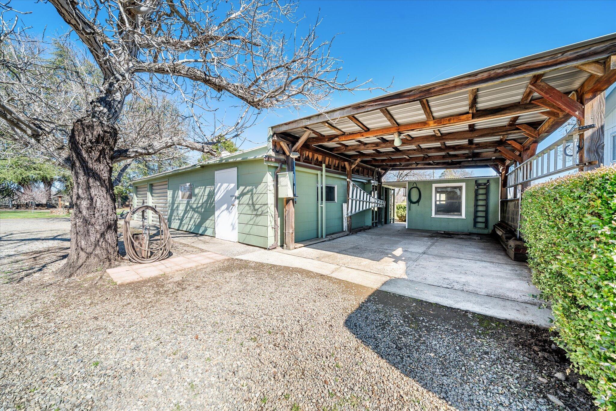 19301 Smith Road Redding, CA 96002 - Photo 23 of 62 29-BiggerFlow Real Estate Media-28