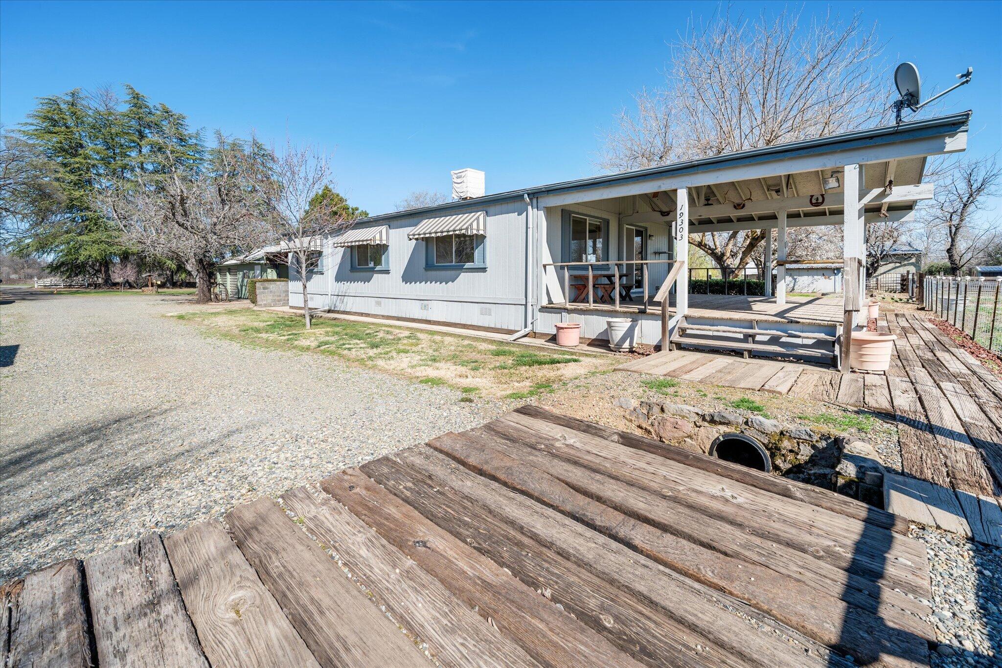 19301 Smith Road Redding, CA 96002 - Photo 25 of 62 31-BiggerFlow Real Estate Media-30