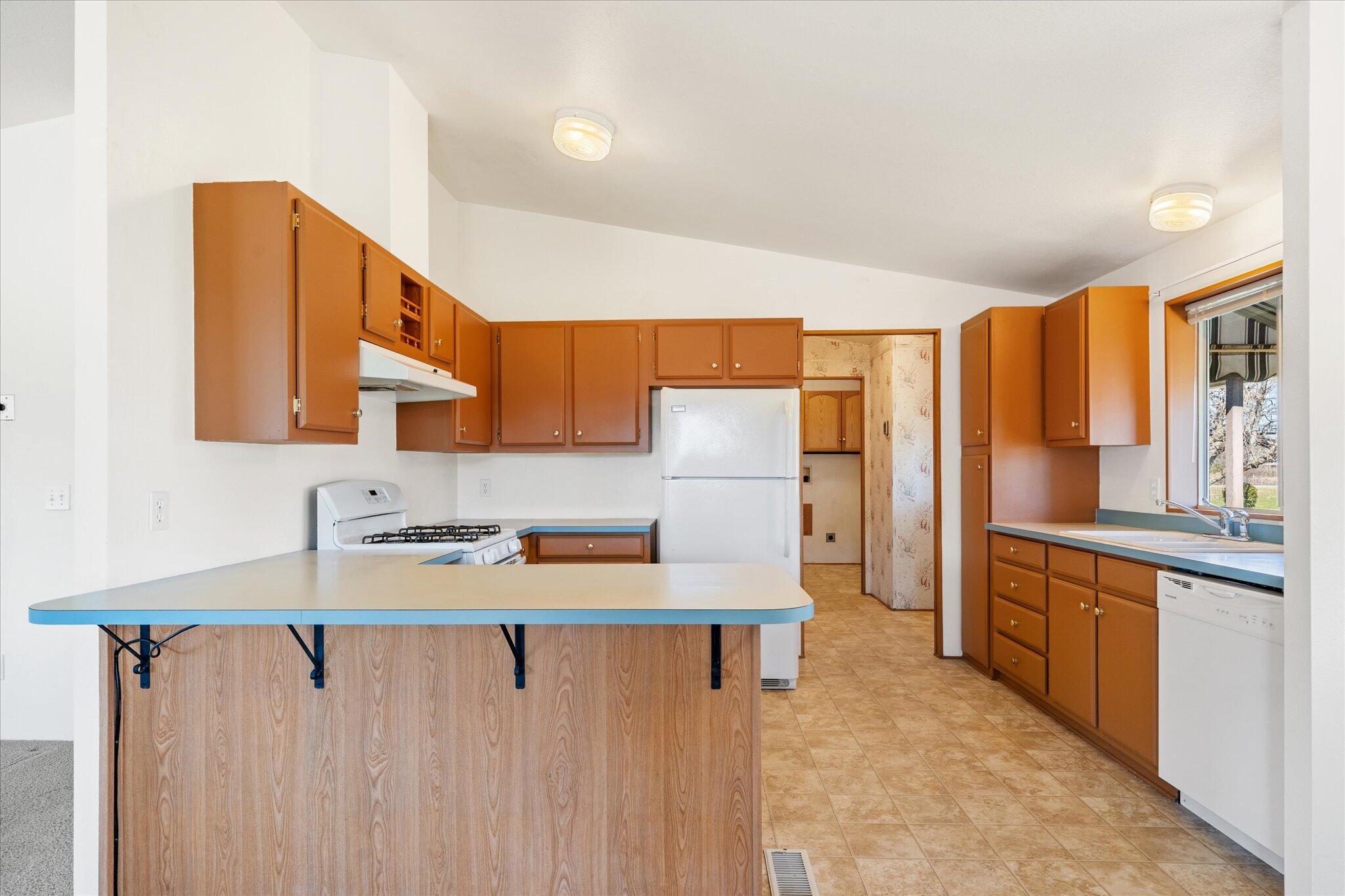 19301 Smith Road Redding, CA 96002 - Photo 31 of 62 37-BiggerFlow Real Estate Media-36