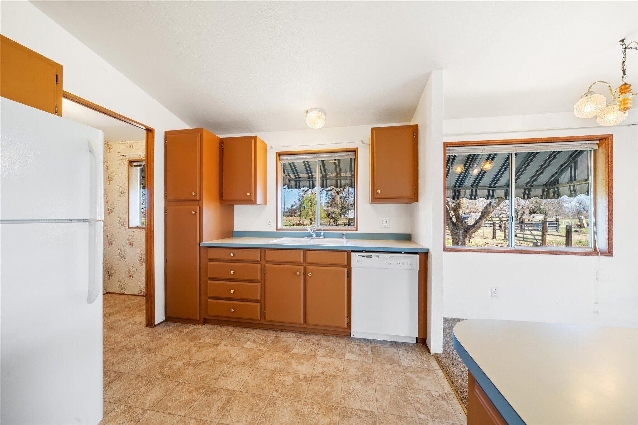 19301 Smith Road Redding, CA 96002 - Photo 33 of 62 39-BiggerFlow Real Estate Media-38