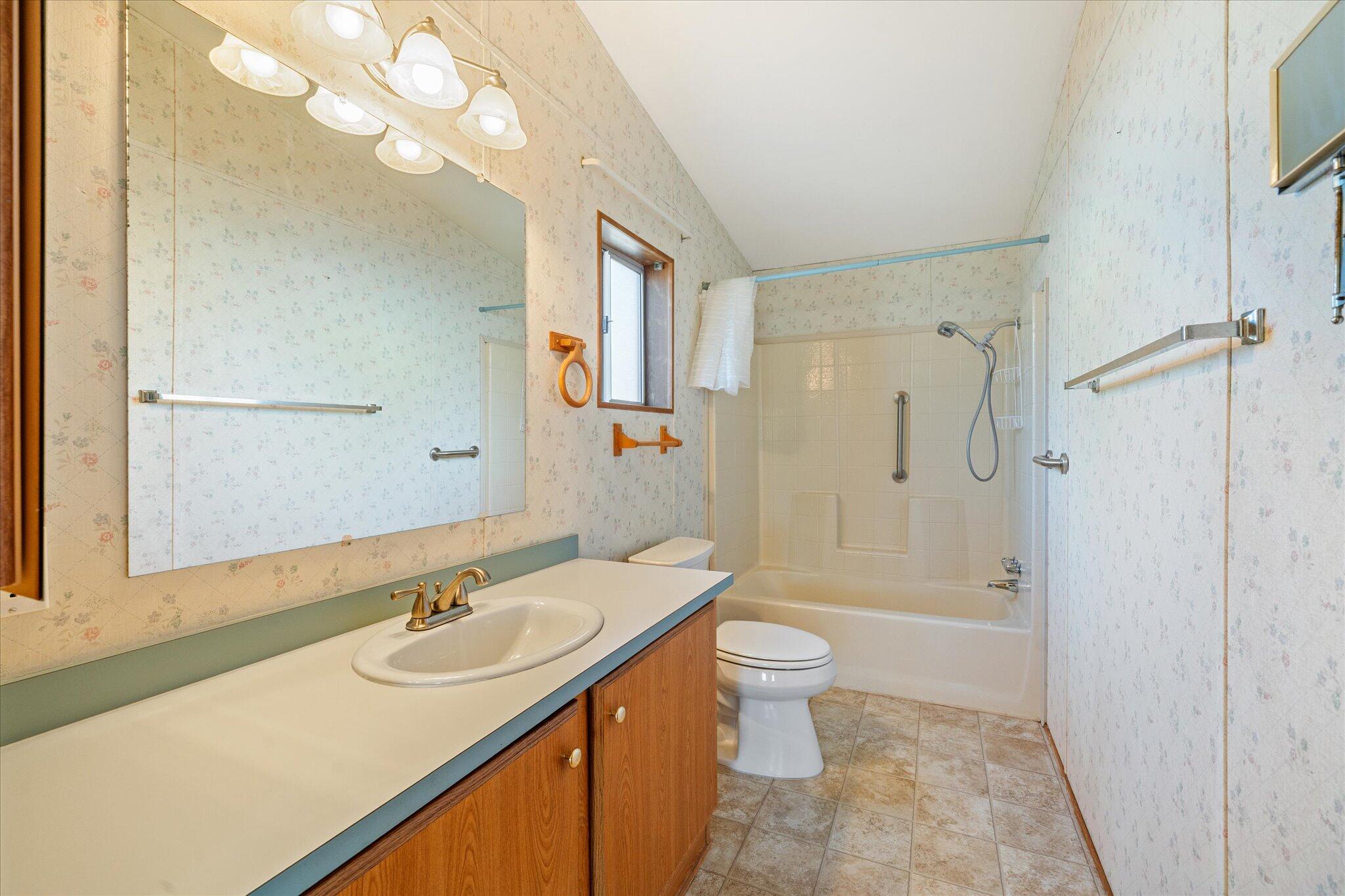 19301 Smith Road Redding, CA 96002 - Photo 36 of 62 45-BiggerFlow Real Estate Media-44