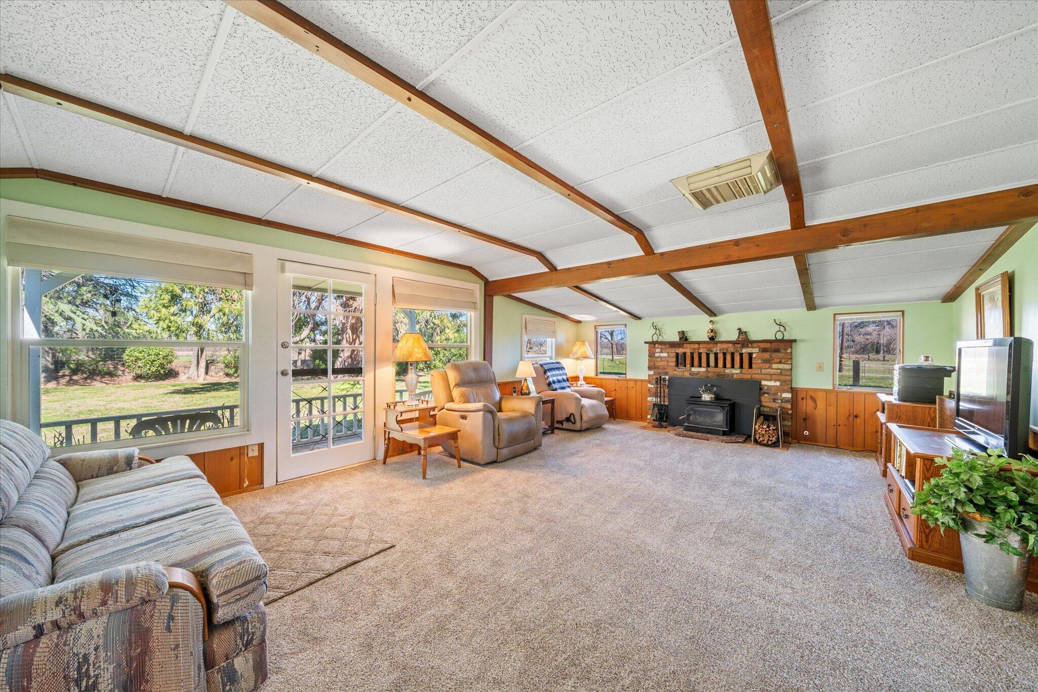 19301 Smith Road Redding, CA 96002 - Photo 4 of 62 04-BiggerFlow Real Estate Media-3