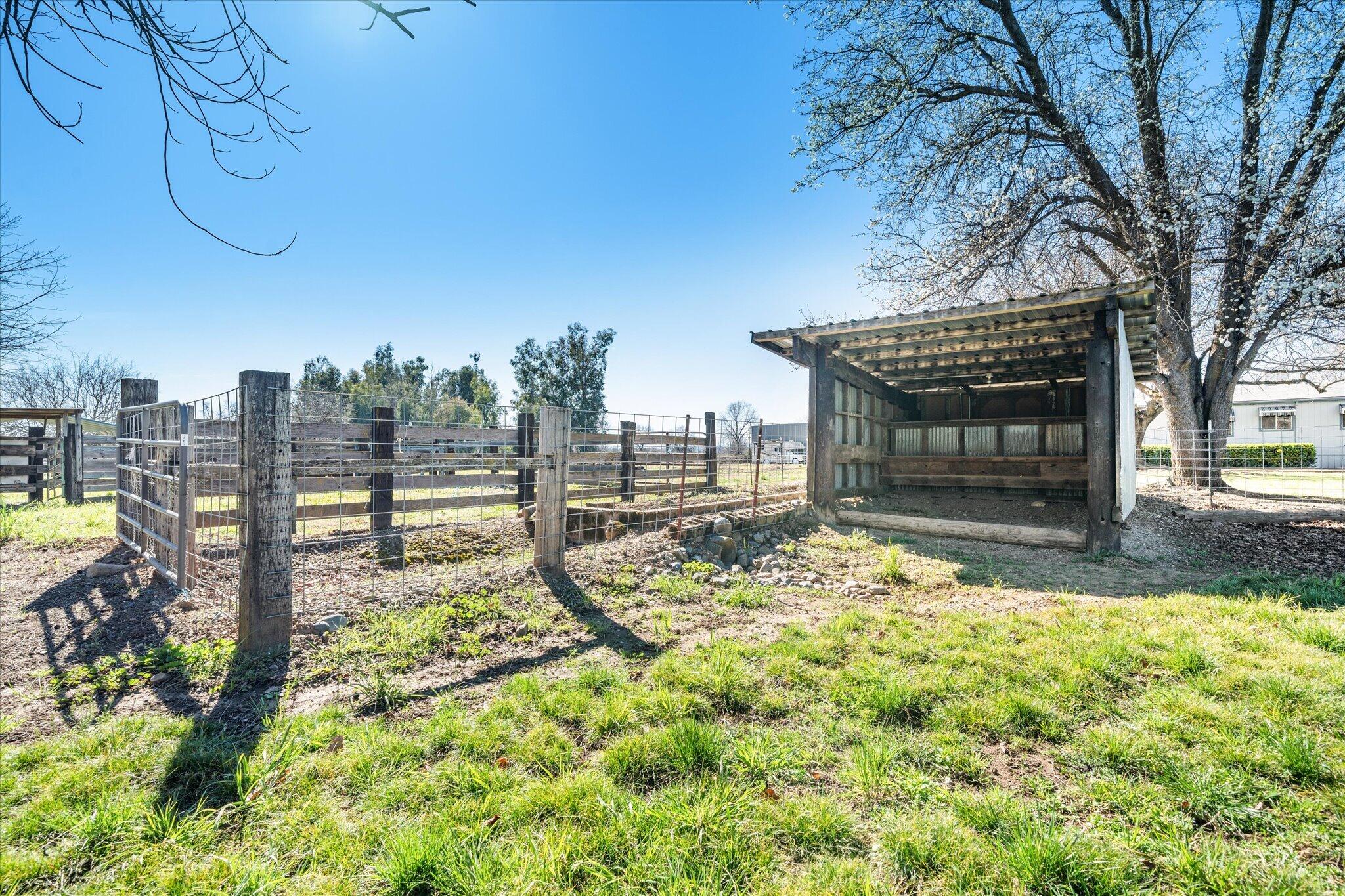 19301 Smith Road Redding, CA 96002 - Photo 47 of 62 57-BiggerFlow Real Estate Media-56