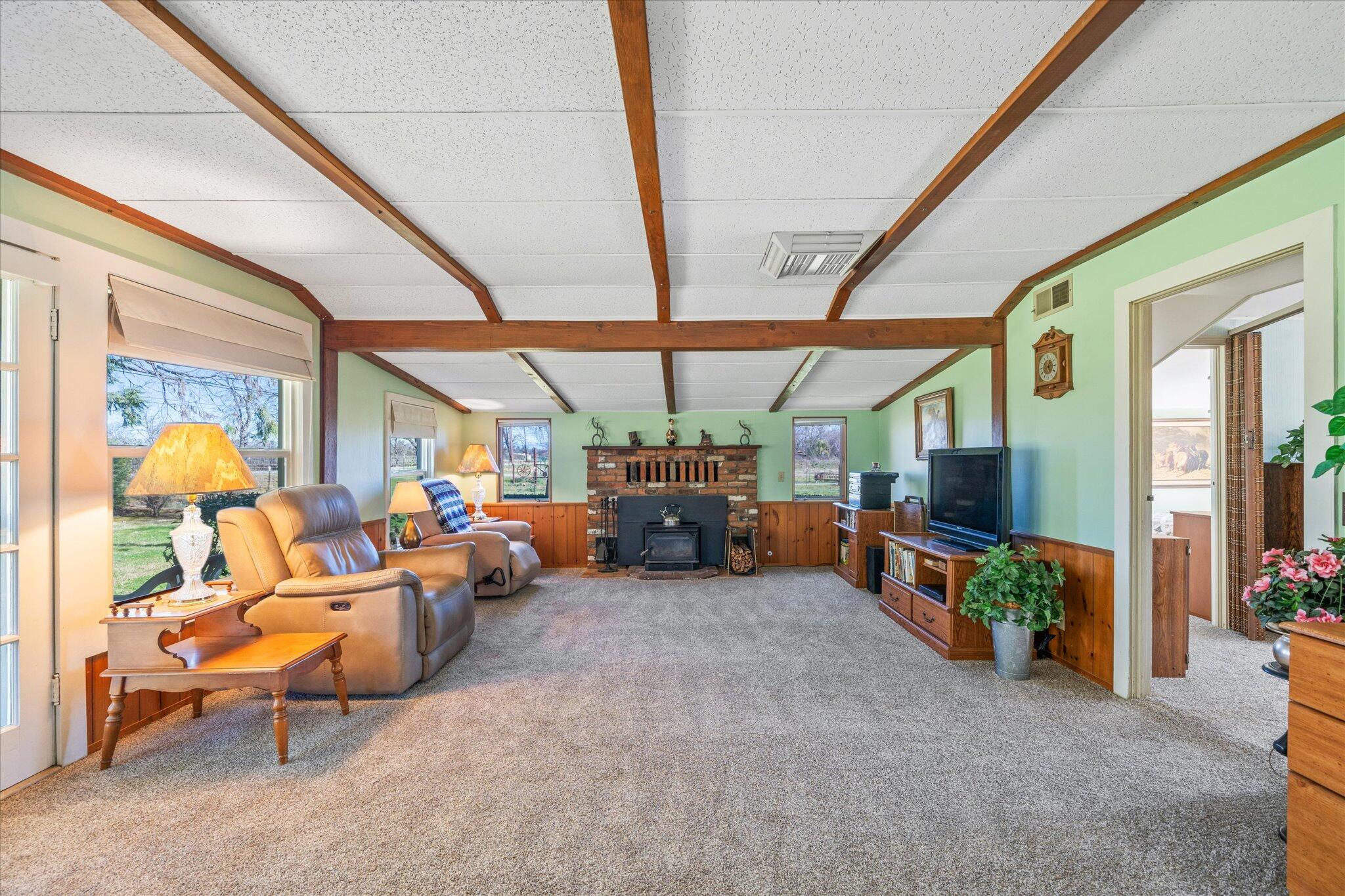 19301 Smith Road Redding, CA 96002 - Photo 5 of 62 05-BiggerFlow Real Estate Media-4