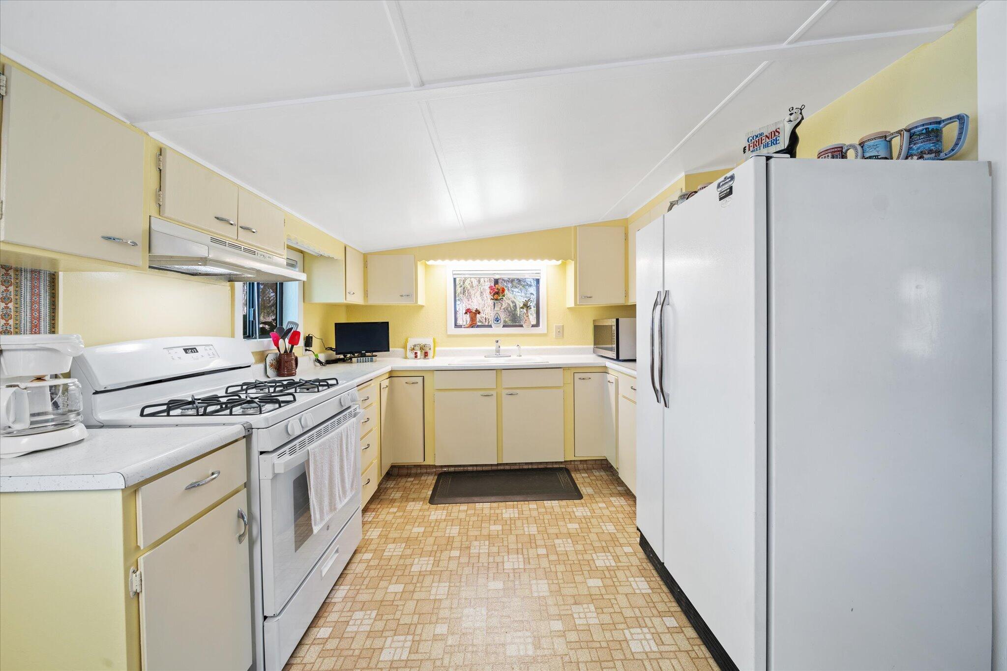 19301 Smith Road Redding, CA 96002 - Photo 6 of 62 08-BiggerFlow Real Estate Media-7