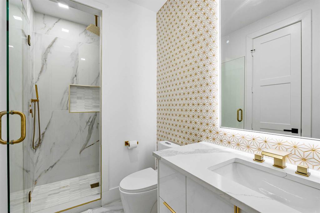 13032 Copenhill Road Dallas, TX 75240 - Photo 29 of 40 a bathroom with a sink toilet and shower