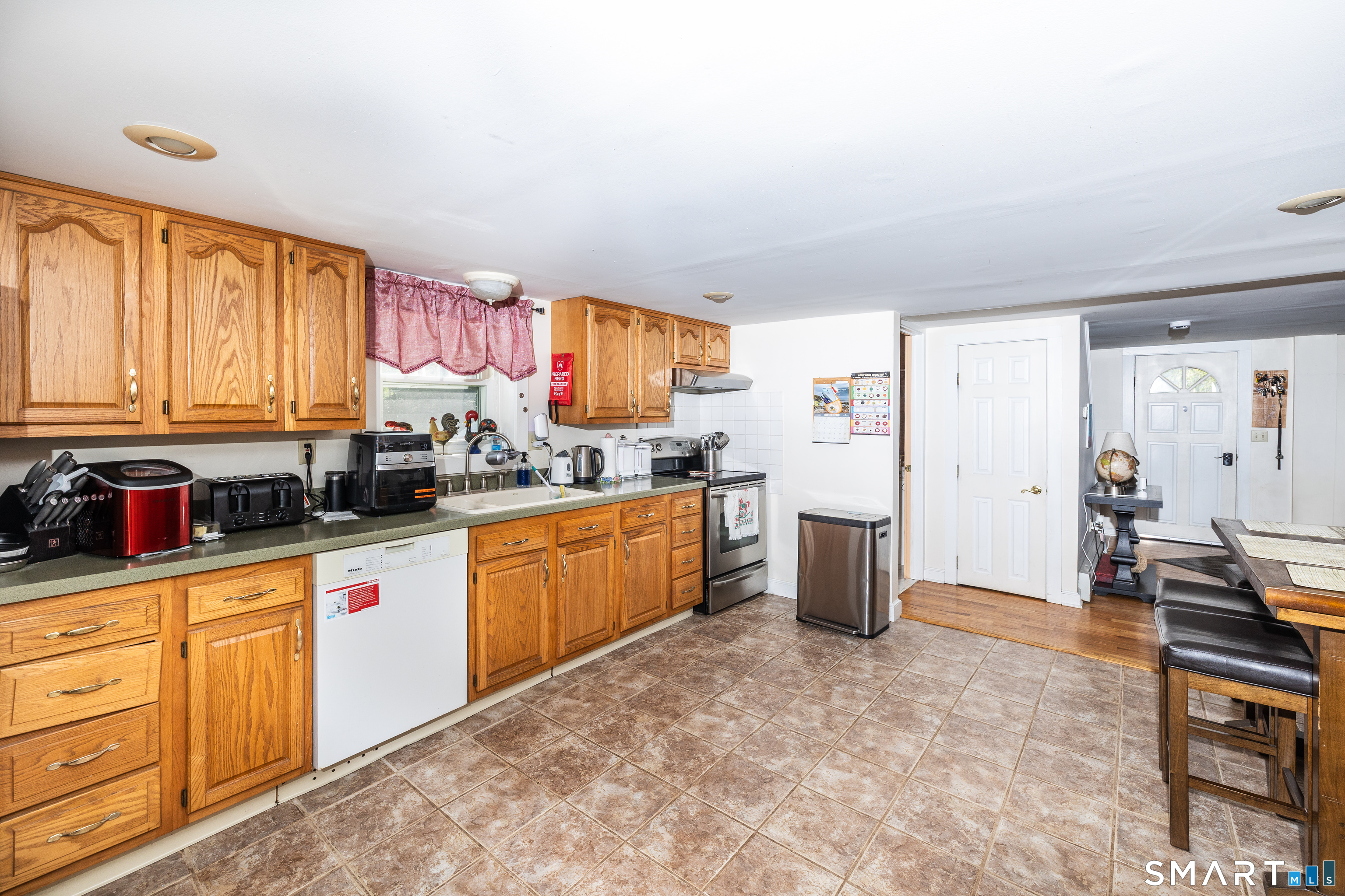 1563 Old N Colony Road Meriden, CT 06450 - Photo 6 of 12