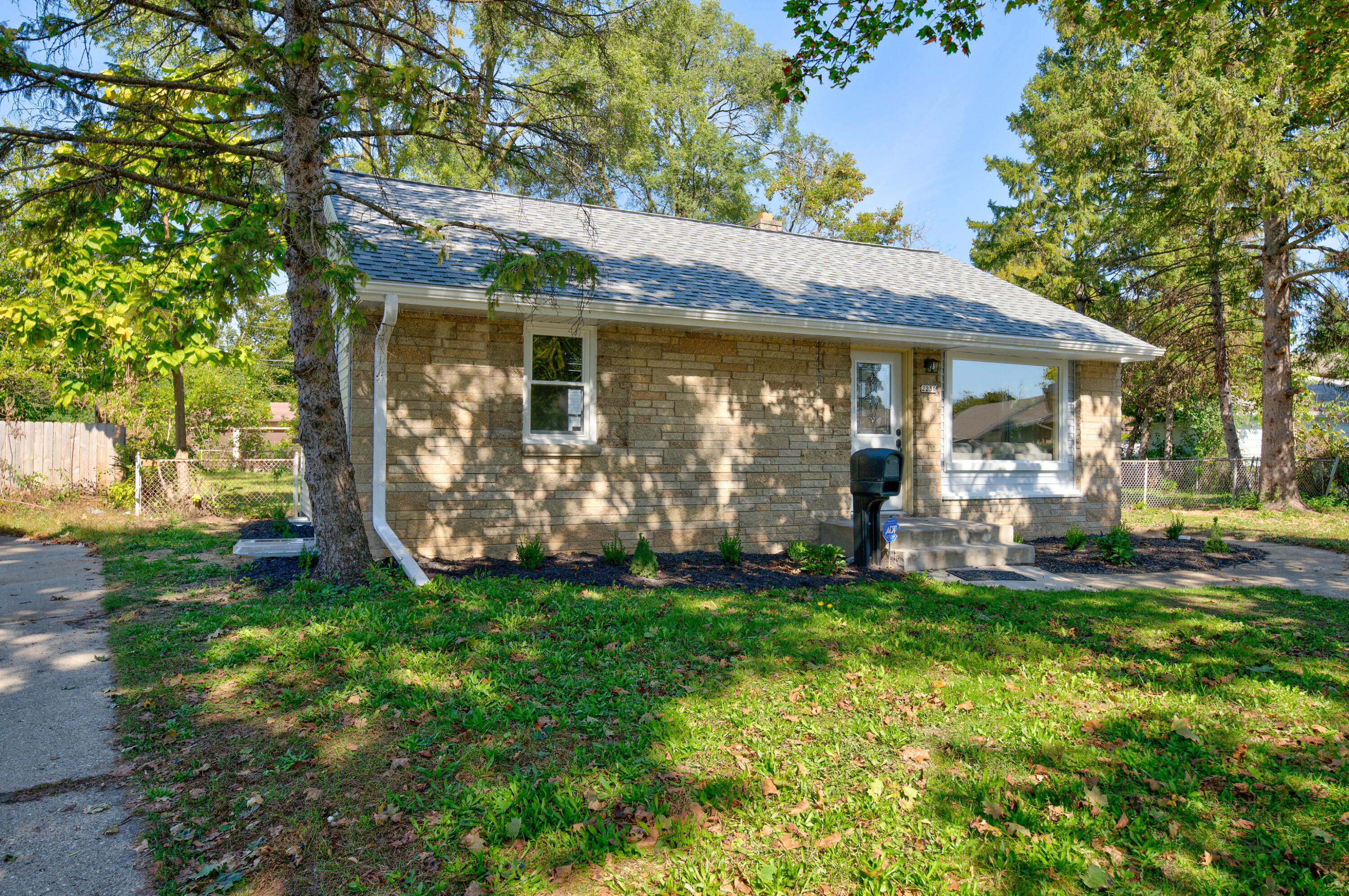 2230 West Neil Place Milwaukee, WI 53209 - Photo 13 of 59 _DSC0473_4_5