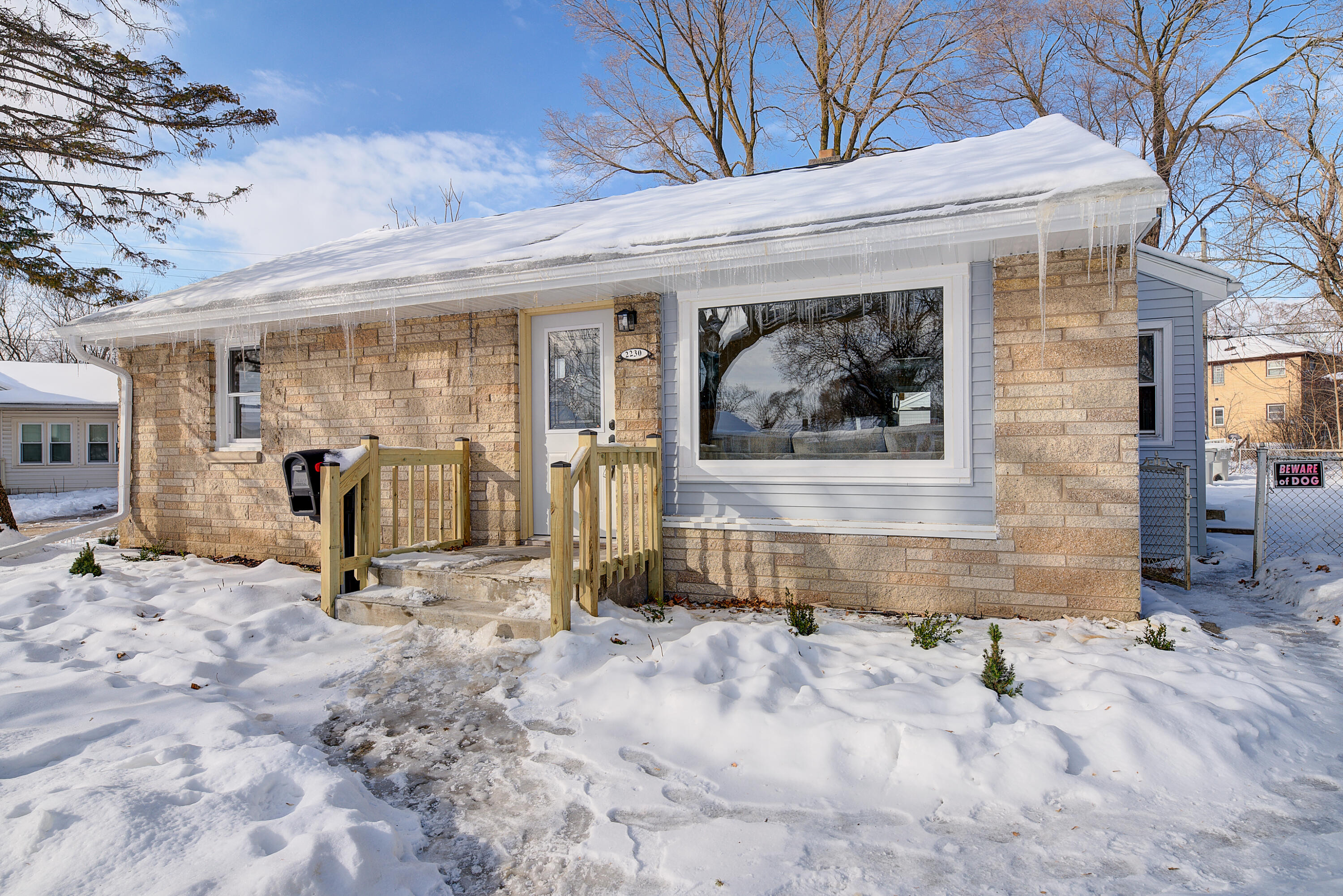 2230 West Neil Place Milwaukee, WI 53209 - Photo 3 of 59 _DSC8187_88_89_90_91