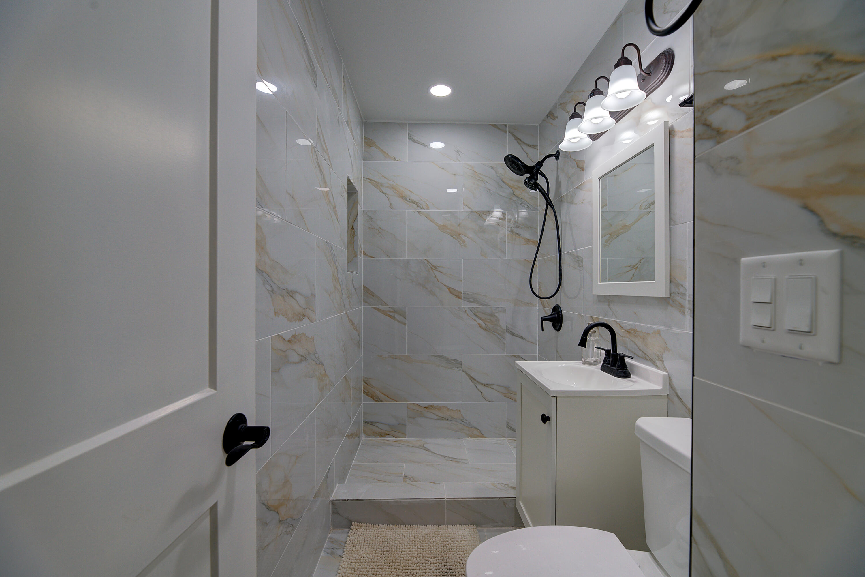 2230 West Neil Place Milwaukee, WI 53209 - Photo 39 of 59 _DSC8027_28_29_30_31