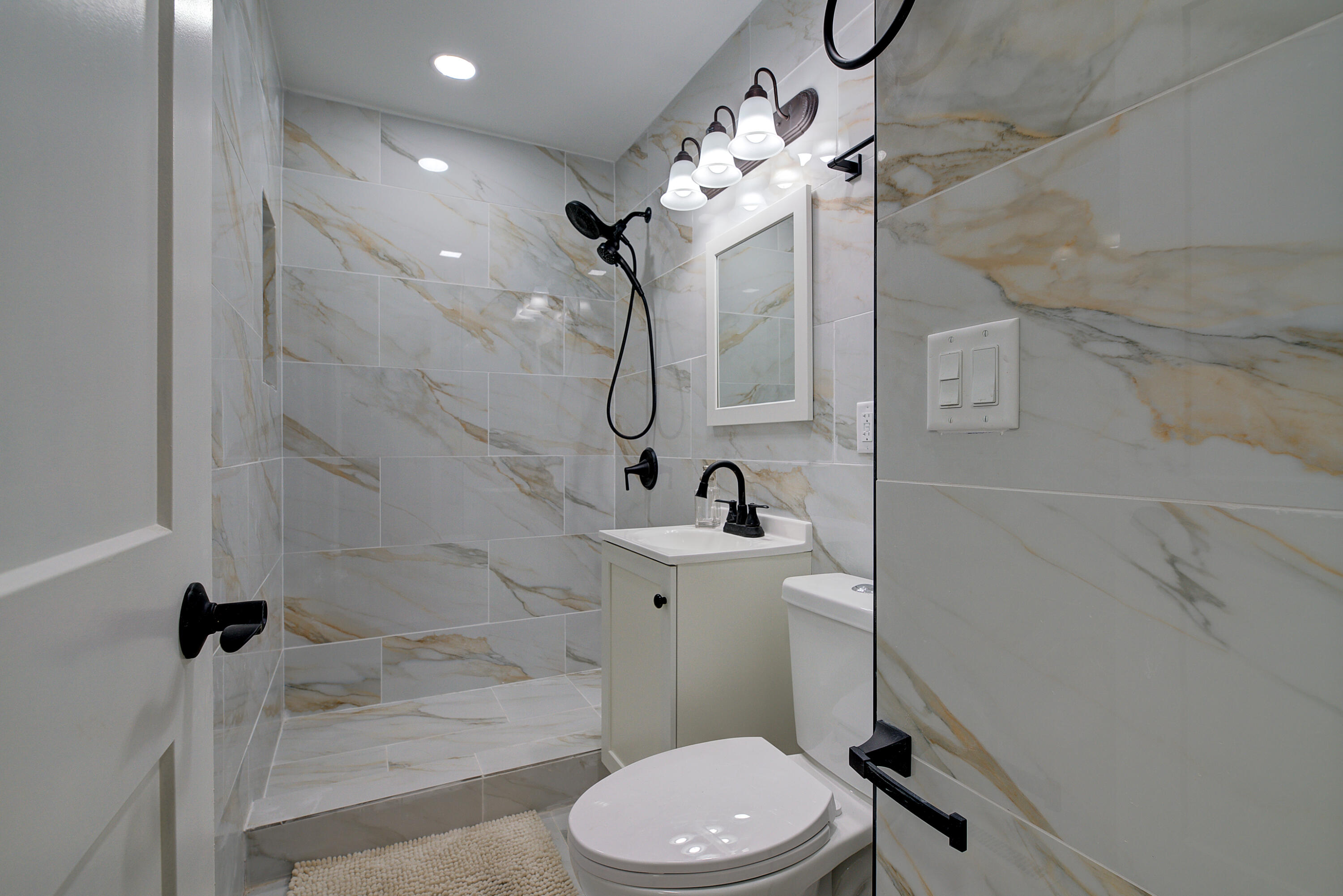 2230 West Neil Place Milwaukee, WI 53209 - Photo 40 of 59 _DSC8032_3_4_5_6