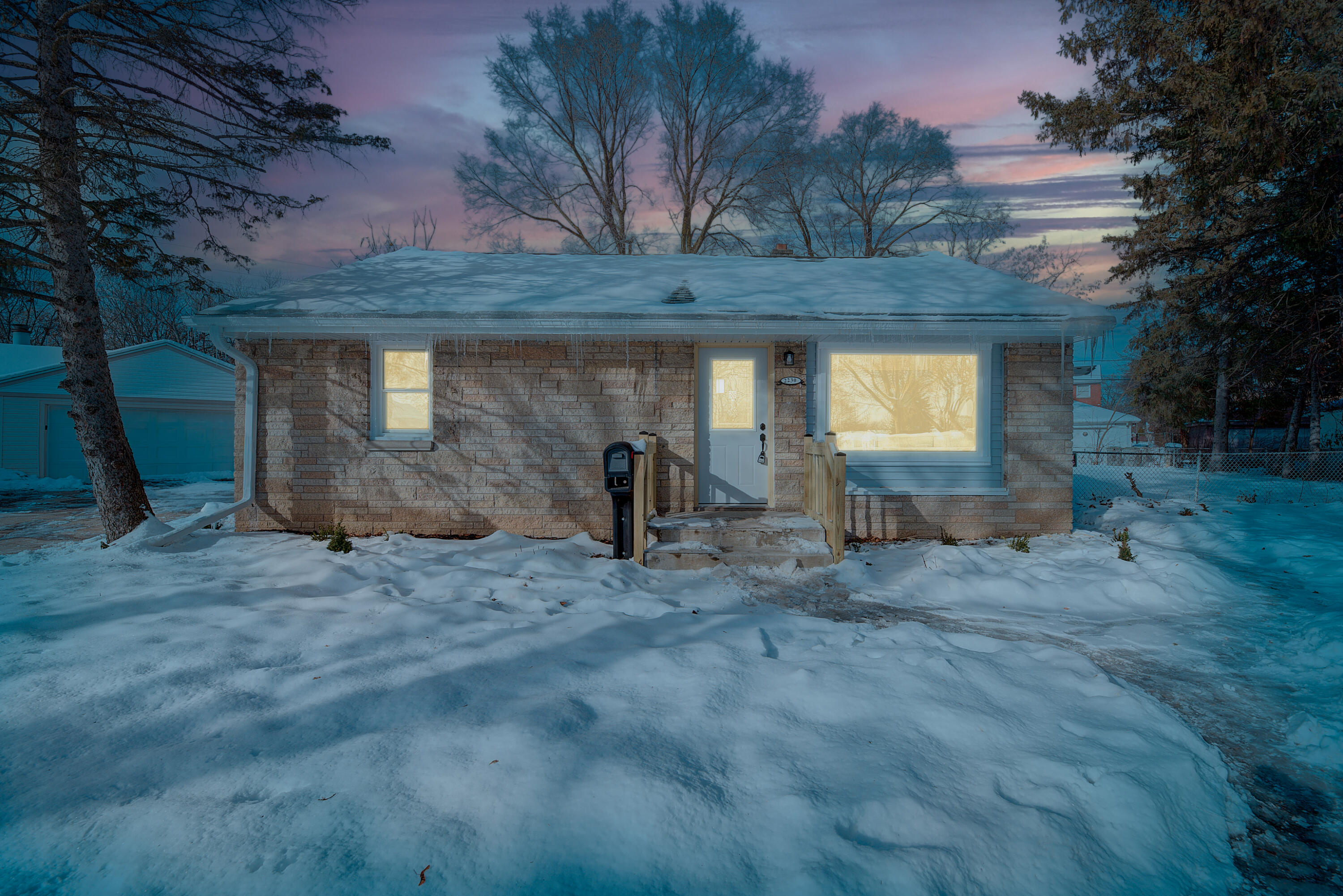 2230 West Neil Place Milwaukee, WI 53209 - Photo 4 of 59 _DSC8197_198_199_200_201-twilight