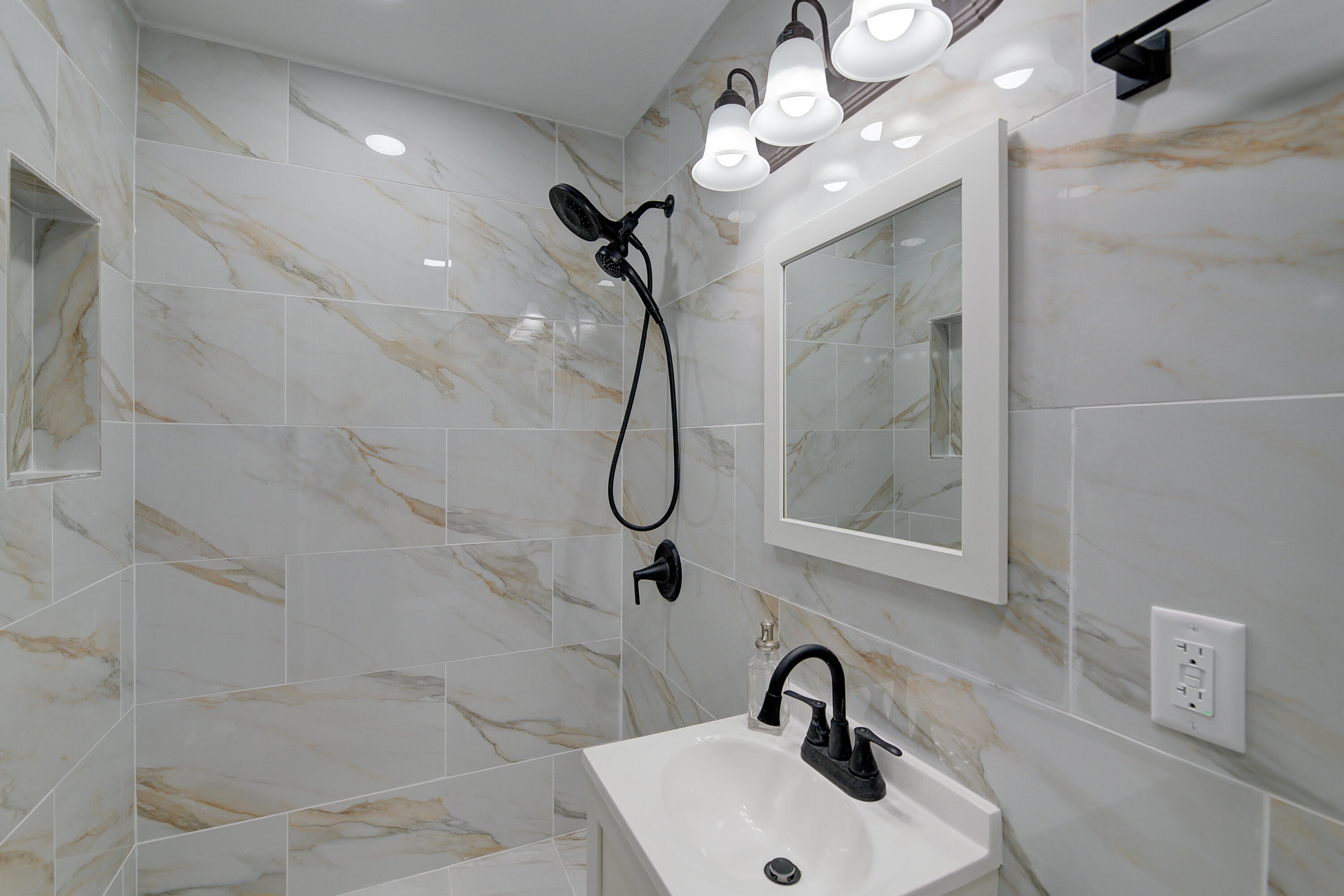 2230 West Neil Place Milwaukee, WI 53209 - Photo 41 of 59 _DSC8037_38_39_40_41