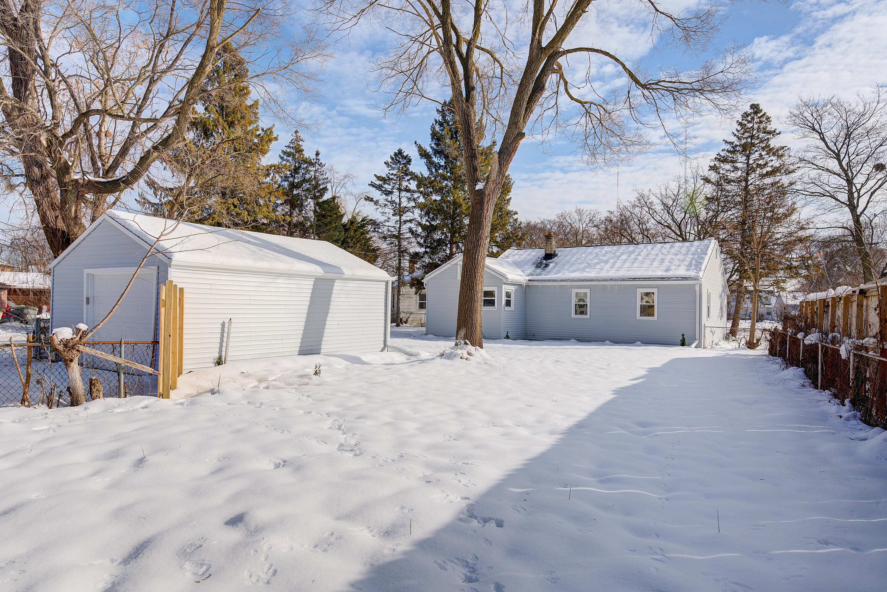 2230 West Neil Place Milwaukee, WI 53209 - Photo 9 of 59 _DSC8222_3_4_5_6