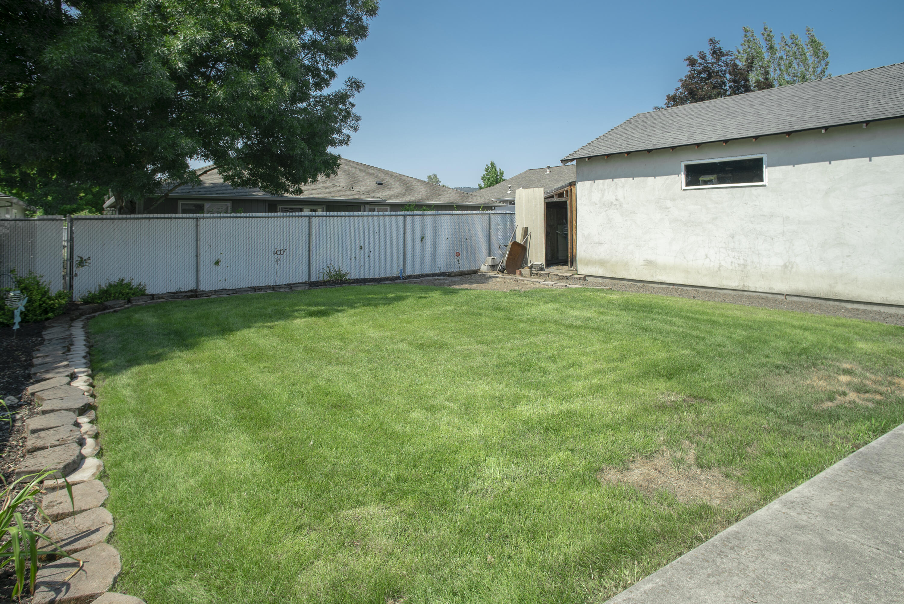 16 Chantrell Court Eagle Point, OR 97524 - Photo 15 of 25 15