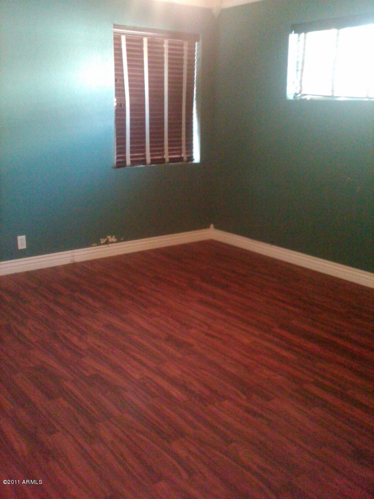 430 West Cheery Lynn Road Phoenix, AZ 85013 - Photo 11 of 12 Master bedroom