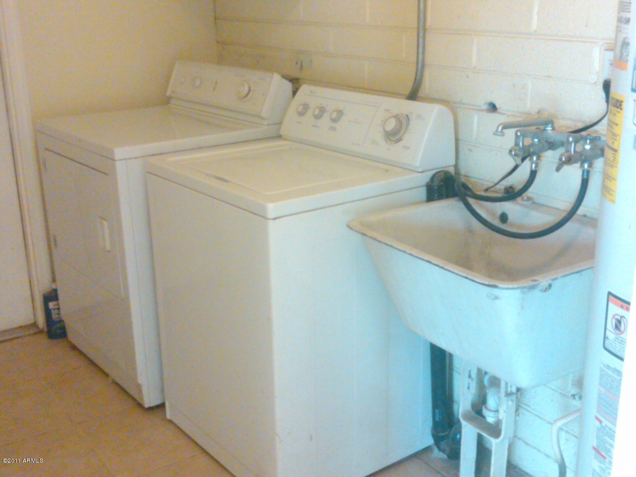 430 West Cheery Lynn Road Phoenix, AZ 85013 - Photo 7 of 12 Washer & Dryer & work sink