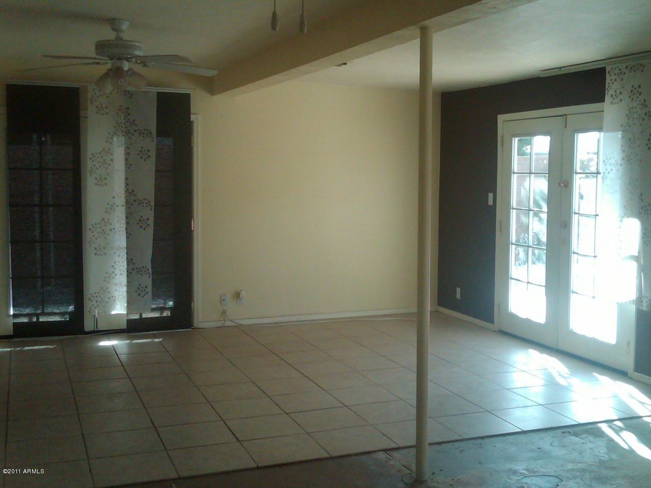 430 West Cheery Lynn Road Phoenix, AZ 85013 - Photo 9 of 12 Tile in half of the family room