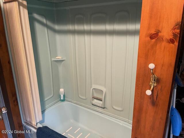 2004 Hoffman Road Schroon Lake, NY 12870 - Photo 16 of 45 2004tub