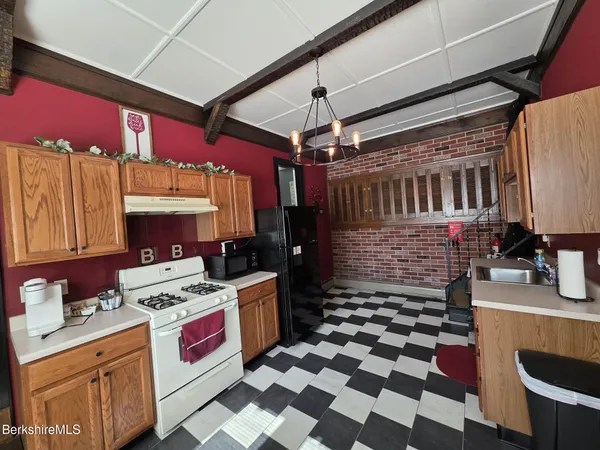$1,575 | 66 Park Street, Unit A, Adams, MA 01220