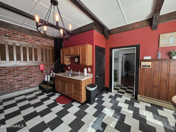 $1,575 | 66 Park Street, Unit A, Adams, MA 01220