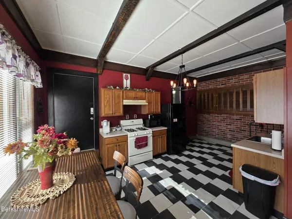 $1,575 | 66 Park Street, Unit A, Adams, MA 01220