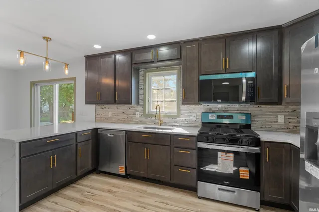 $344,900 | 2933 Colonial Drive, Mishawaka, IN 46544