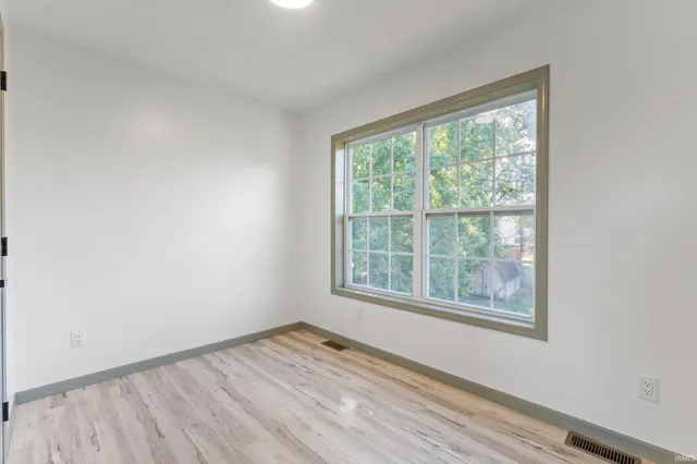 $344,900 | 2933 Colonial Drive, Mishawaka, IN 46544