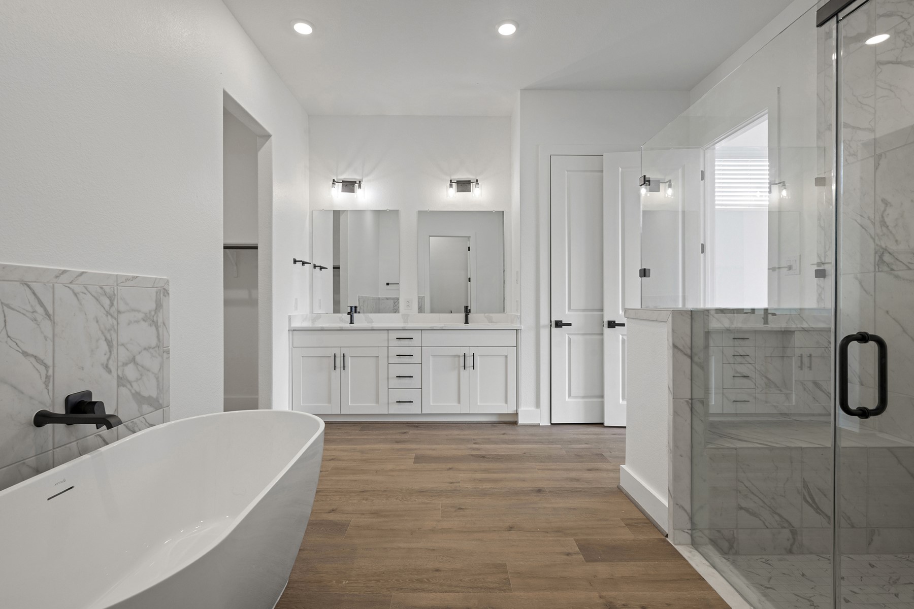 1805 Drover Lane Rosenberg, TX 77471 - Photo 21 of 29 a bathroom with a tub sink shower and mirror