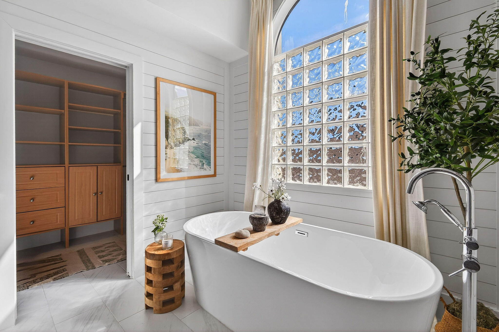 19954 Loxahatchee Pointe Drive Jupiter, FL 33458 - Photo 29 of 60 a bath tub sitting in a bathroom next to a window