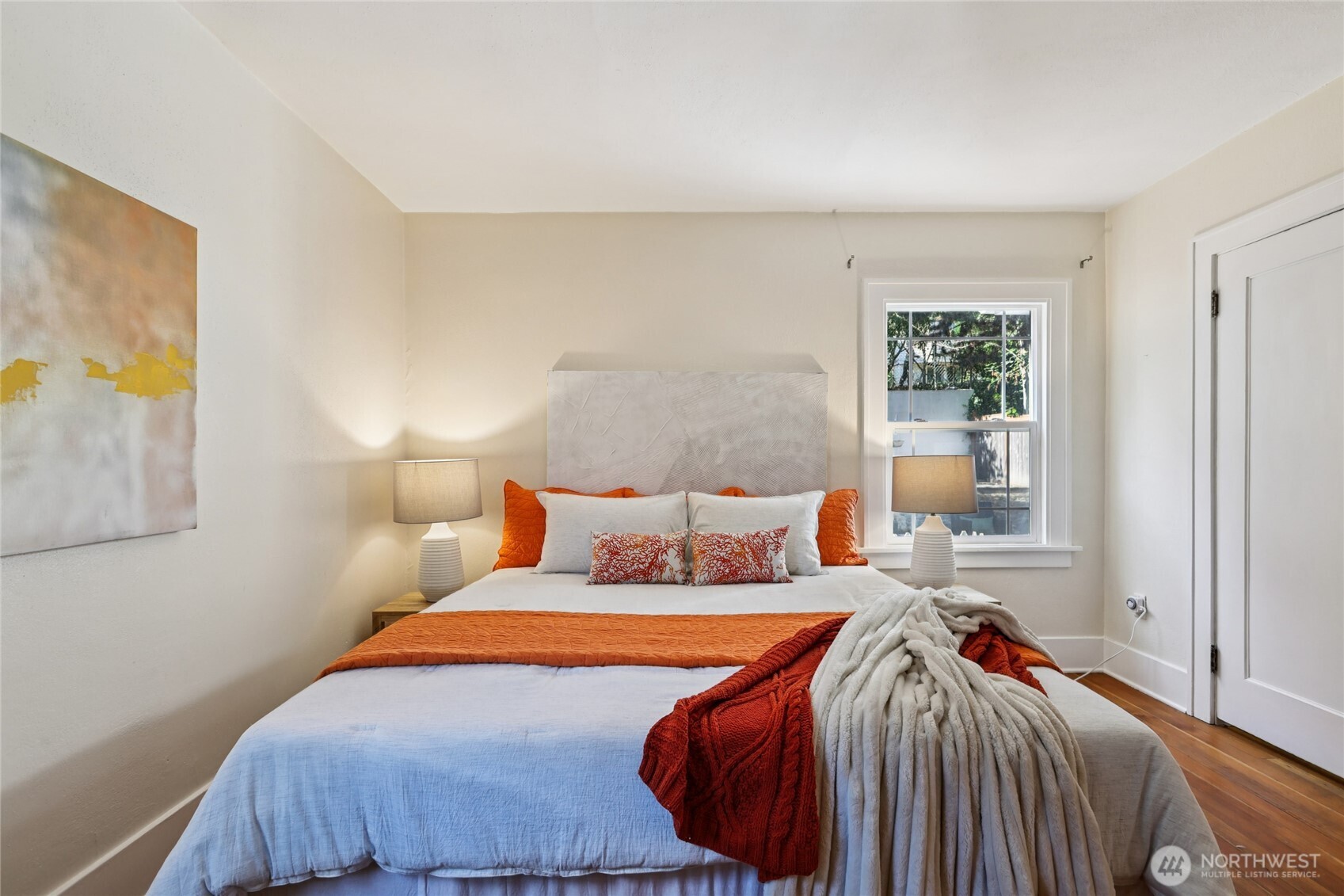 511 23rd Avenue East Seattle, WA 98112 - Photo 20 of 39 a bedroom with a bed and a lamp