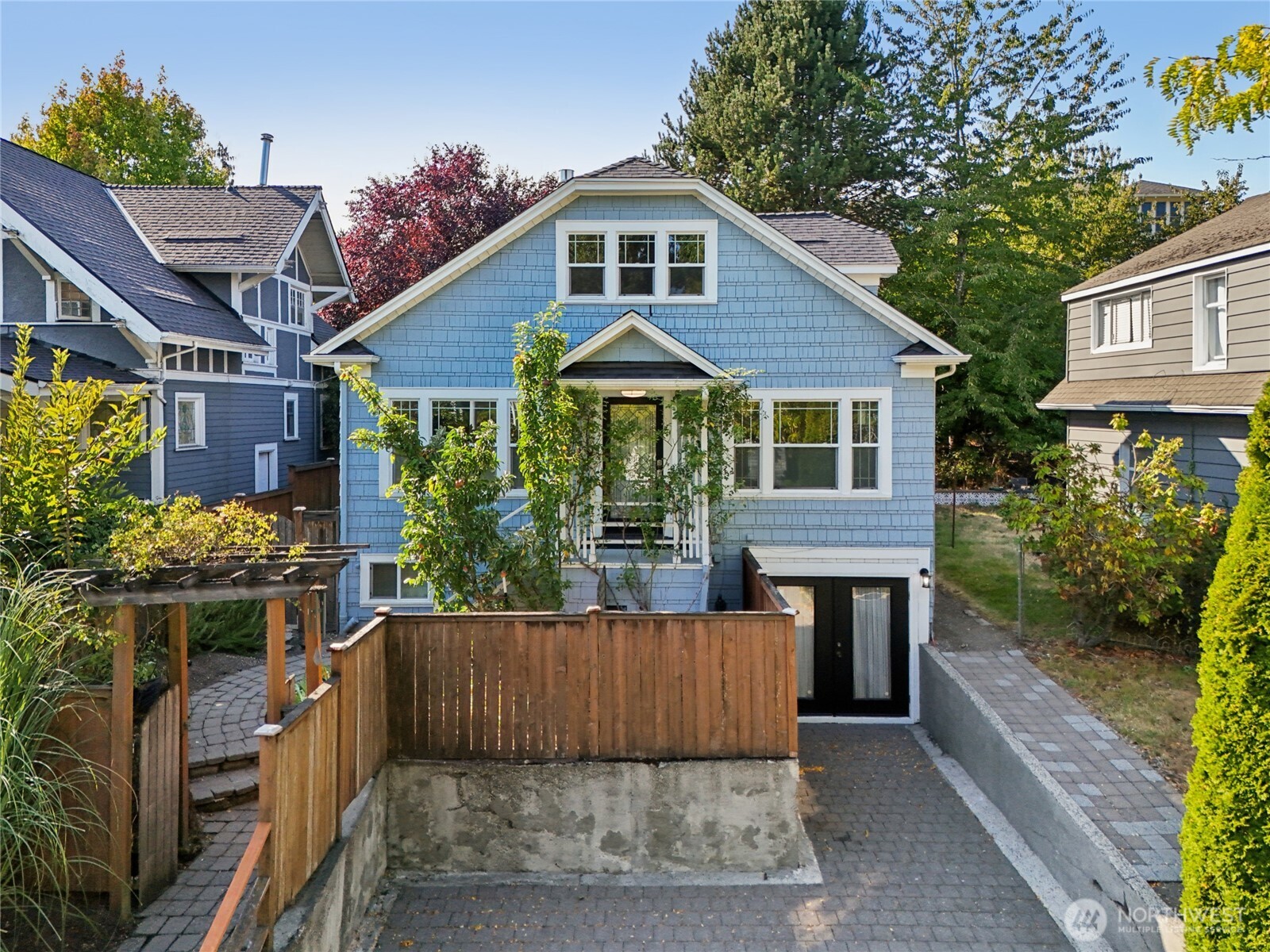 511 23rd Avenue East Seattle, WA 98112 - Photo 2 of 39 a house view with a garden space