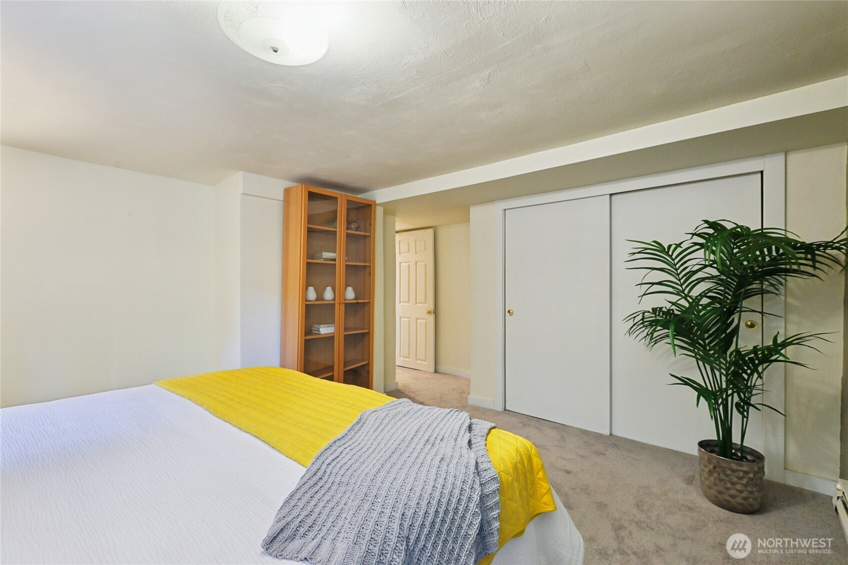 511 23rd Avenue East Seattle, WA 98112 - Photo 25 of 39 a bedroom with a bed and a plant