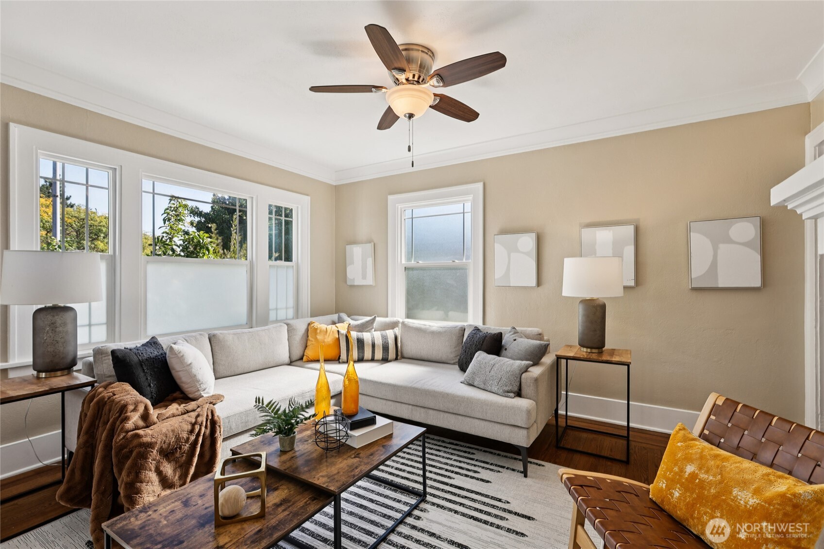 511 23rd Avenue East Seattle, WA 98112 - Photo 7 of 39 a living room with furniture