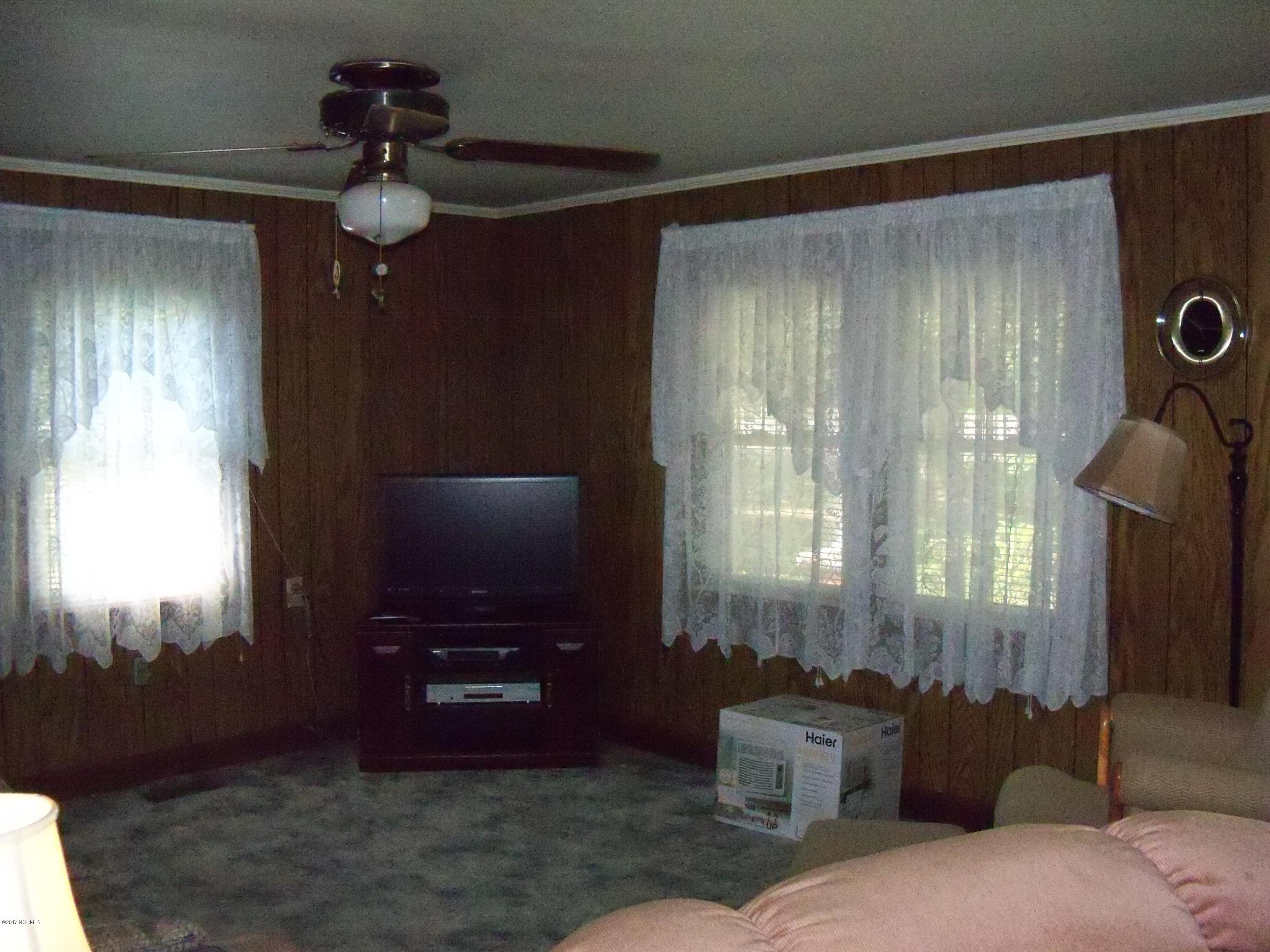 100 Butler Ford Road Vanceboro, NC 28586 - Photo 9 of 18 Living Room