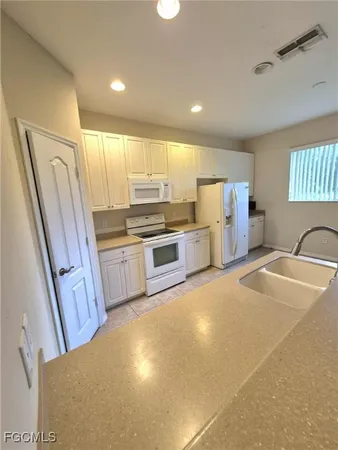$2,250 | 10210 Tin Maple Drive, Unit 133, Estero, FL 33928