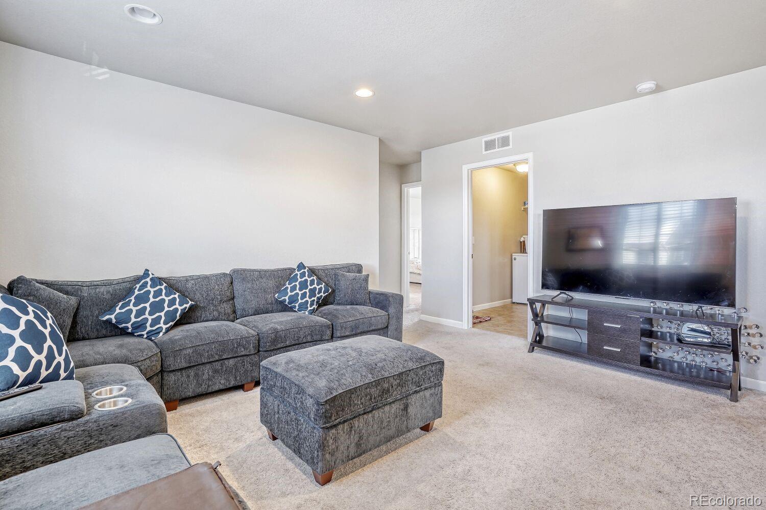 11748 Oneida Street Thornton, CO 80233 - Photo 8 of 29