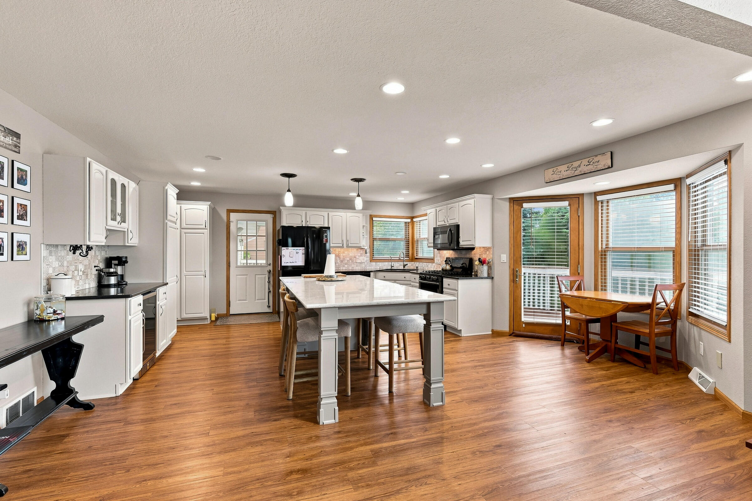 714 Audubon Road Howards Grove, WI 53083 - Photo 4 of 56 Grand Kitchen