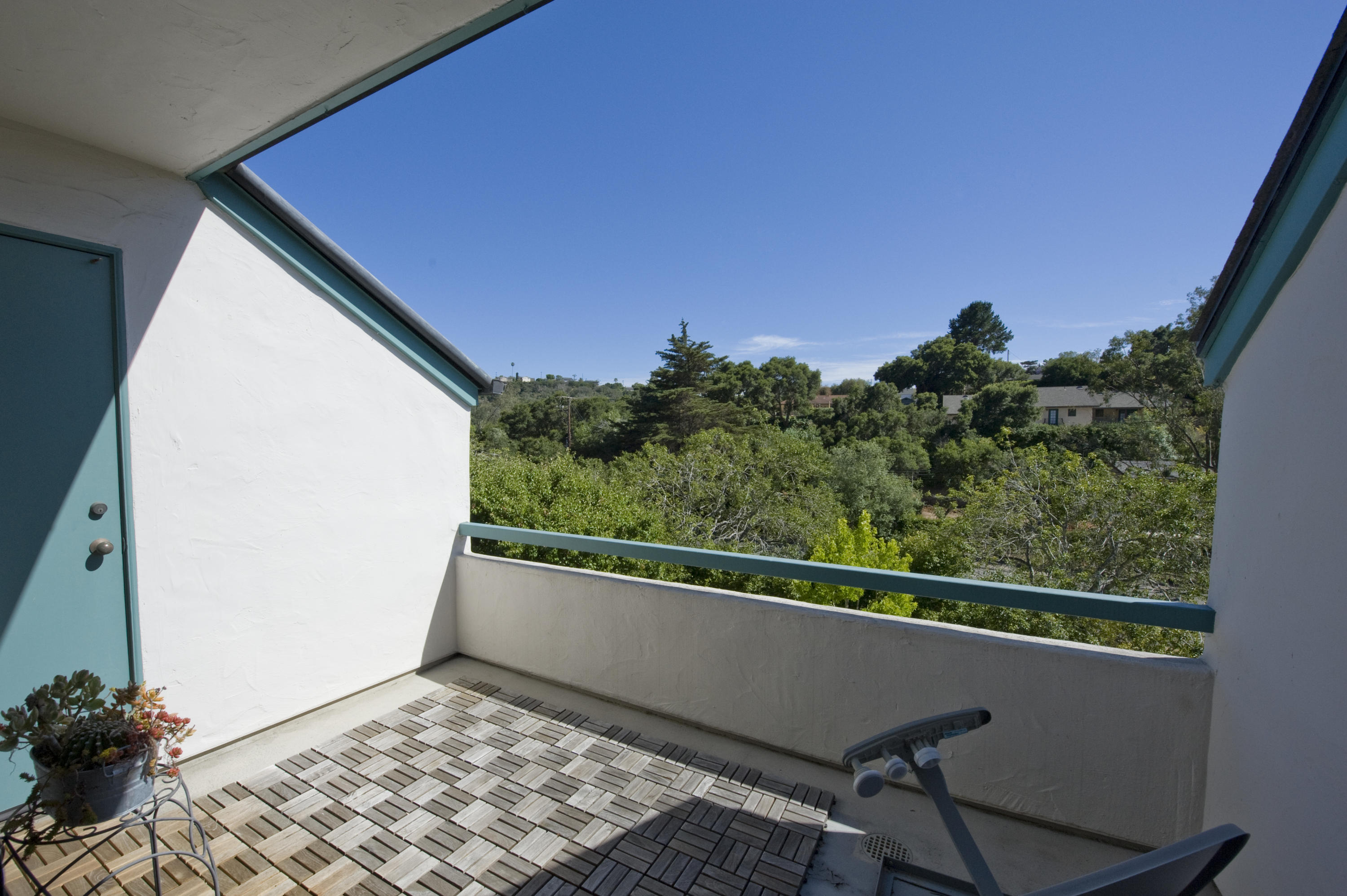 3558 Modoc Road, Unit 37 Santa Barbara, CA 93105 - Photo 11 of 12 a view of a building from a balcony