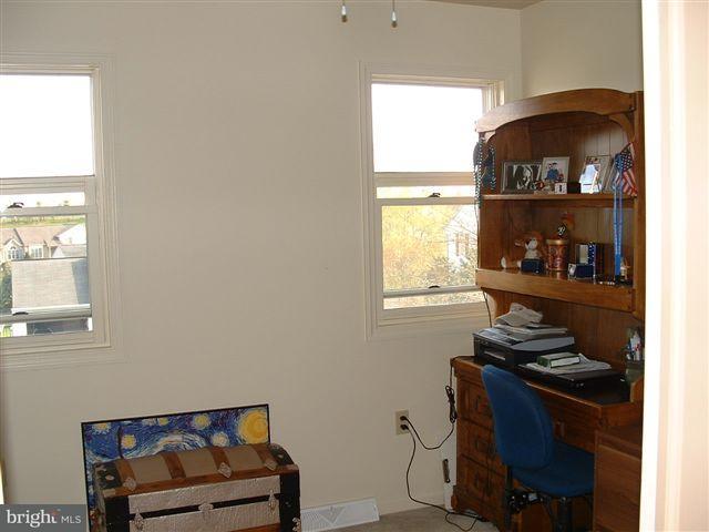 20 Edgewood Drive Lititz, PA 17543 - Photo 8 of 12 Gallery Image 8