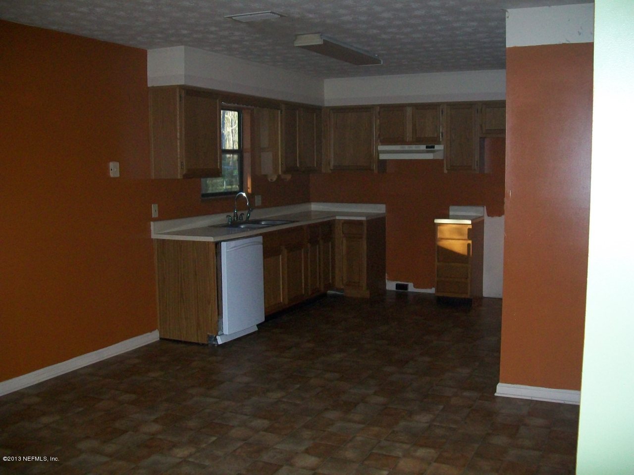 54327 Vikki Road Callahan, FL 32011 - Photo 2 of 3 an empty room with mirror in it