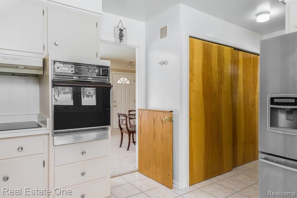 190 Wendelton Road Troy, MI 48084 - Photo 7 of 16 2a Kitchen 190 Wendelton, Troy MI, Koteles, 02-09-18-1036-Edit-Edit.jpg