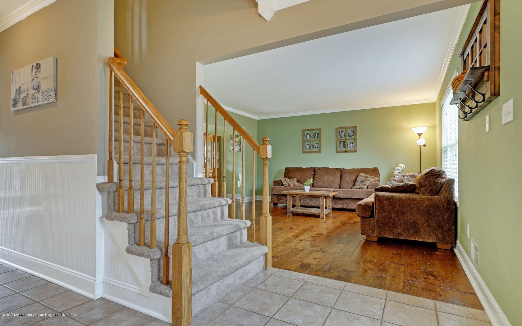 10 Andrew Street Howell, NJ 07731 - Photo 15 of 38 32d7bde3-c066-4778-b245-fb667cb92e00