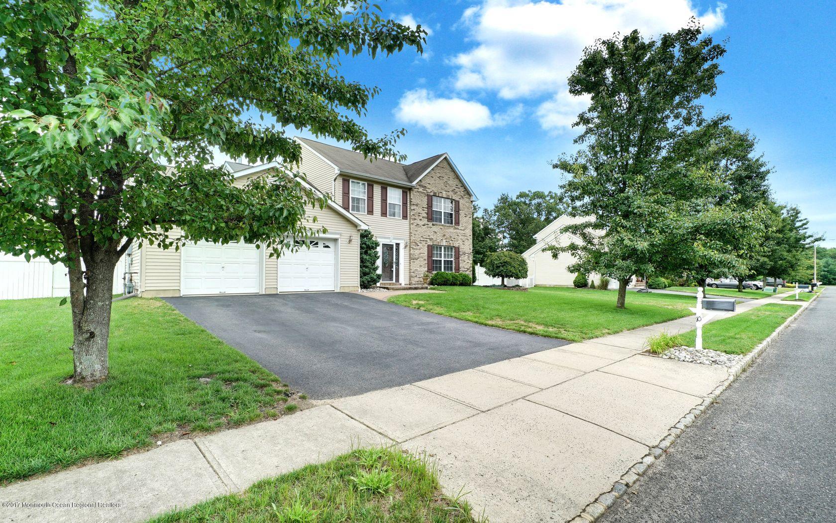 10 Andrew Street Howell, NJ 07731 - Photo 2 of 38 3cafec38-3583-4ef9-b4c5-ff94c1e7a112