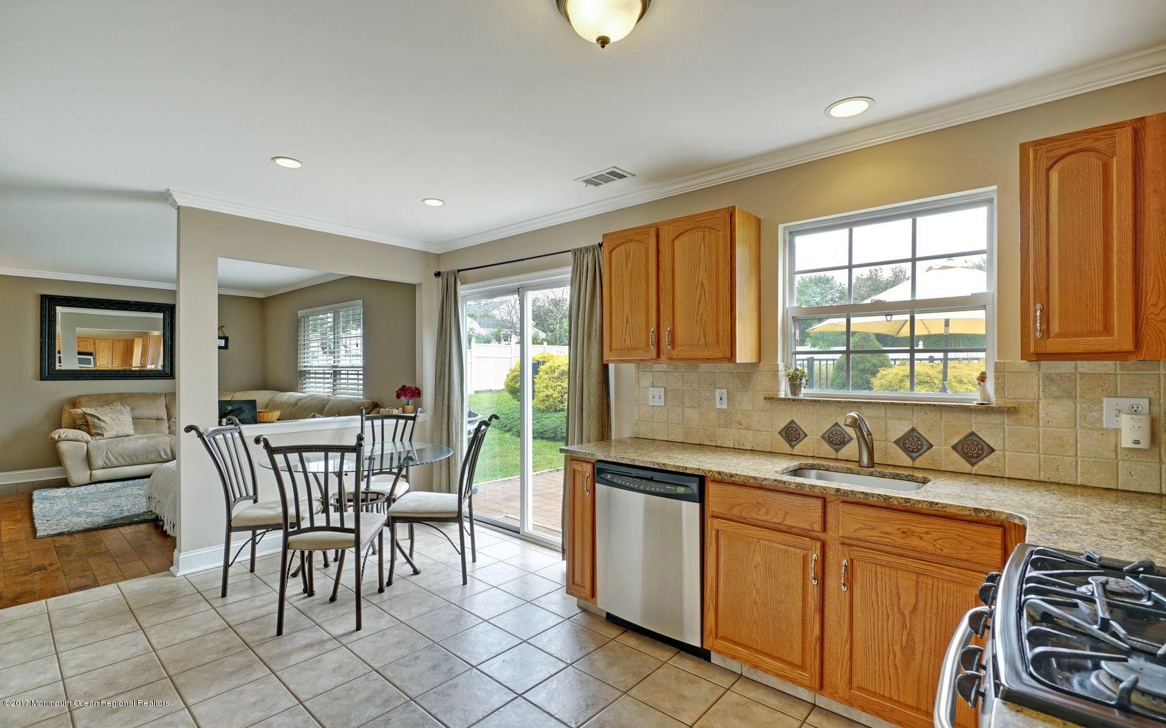 10 Andrew Street Howell, NJ 07731 - Photo 5 of 38 06f3c2f7-18a2-4da0-8693-6361dd077737